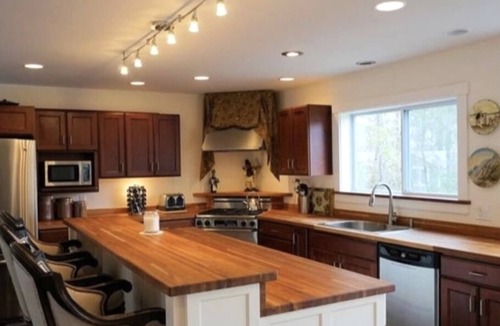 Belfast House | Stunning Lakefront home on Swanlake