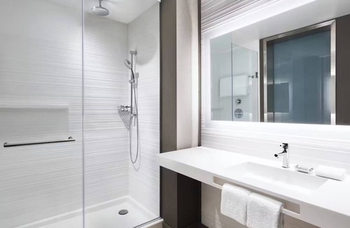 Portland Hotel | Stunning Waterfront Room w/Casco Bay Views – Steps to Old Port District