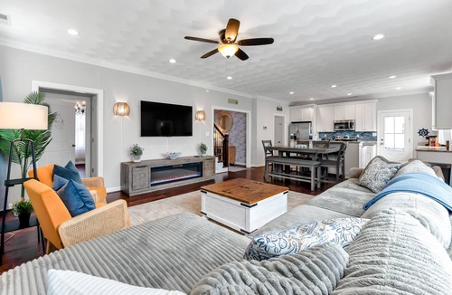 East Ocean View House | Stylish 5BR Beach Home Sleeps 10 Family Ready