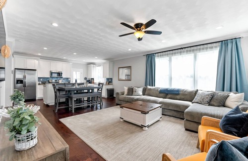 East Ocean View House | Stylish 5BR Beach Home Sleeps 10 Family Ready
