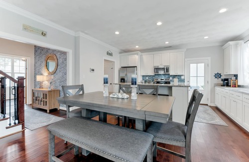 East Ocean View House | Stylish 5BR Beach Home Sleeps 10 Family Ready