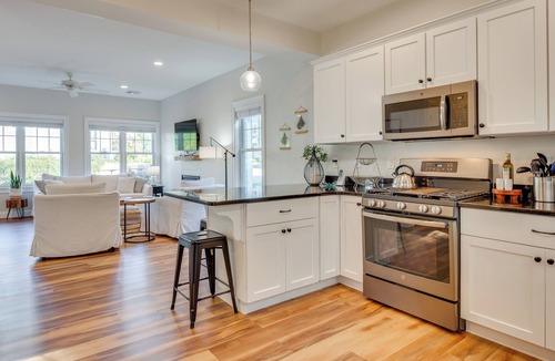 Arundel Cottage | Stylish Arundel Cottage, 6 Mi to Dock Square!