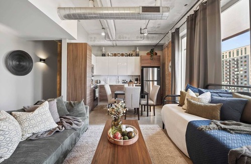 Downtown Dallas Apartment | Stylish Vintage Loft with Valet Parking,Pool & Gym