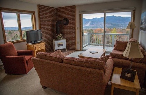 Intervale Condo | Sunny Condo w/Outlet Shops, Expansive Mountain, Valley Views Near North Conway