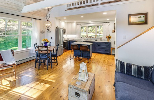Sandy Point Cottage | Sunny Stockton Springs Home < 1 Mi to Beach!