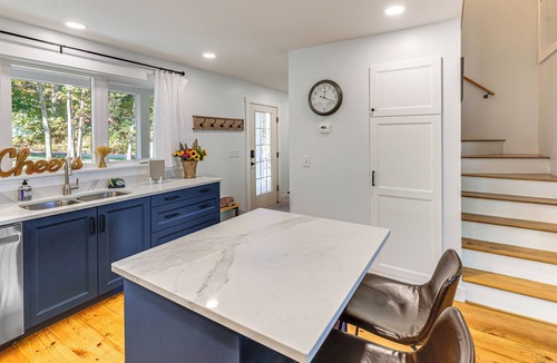 Sandy Point Cottage | Sunny Stockton Springs Home < 1 Mi to Beach!