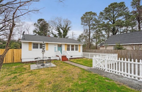 Buckroe Beach House | Sunnyside Inn Front House