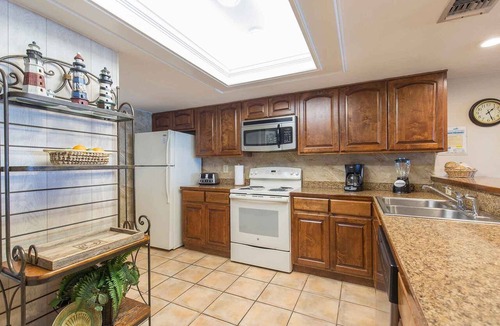 South Padre Island Condo | Suntide II 206 - Condo w/Private Balcony, Beachfront Pool & Spa, Sun Deck, Sand Volleyball, Tennis Court