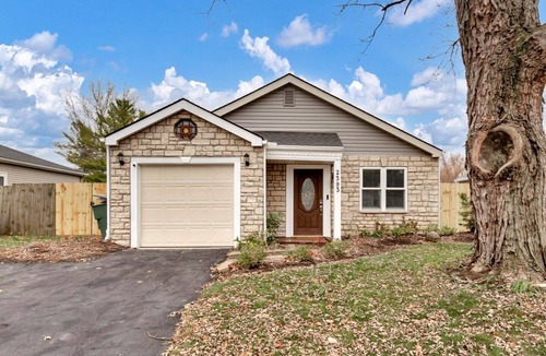 Columbus House | Sweet Retreat in NW Columbus- Perfect for your Labor Day Getaway!