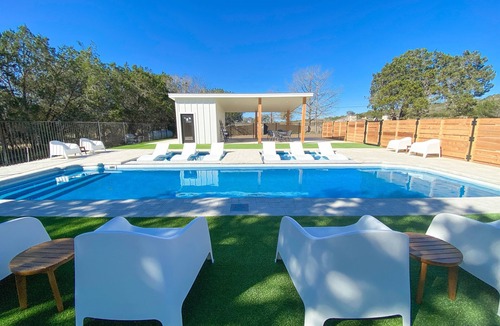 Ingram Cabin | Tent | Lake Pool Hot tub River Fire pit Heat/AC