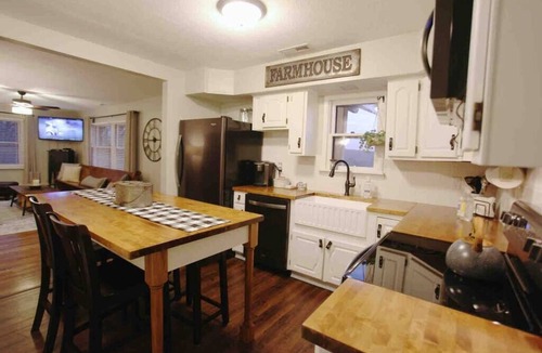 Chillicothe House | Terrace Farmhouse - Chillicothe, OH