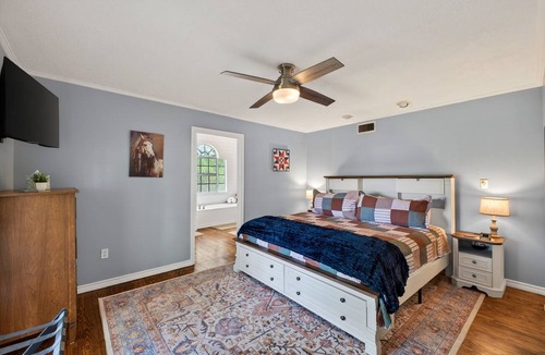 Oakland House | Texas Ranch Getaway: 27 Private Acres with Game Room & Pond