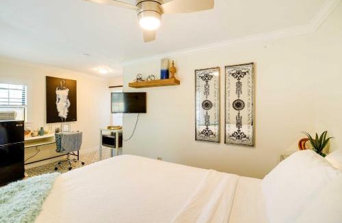 Riverside Terrace Apartment | Texas Studio with Pool Access, 1 Mi to TDECU Stadium