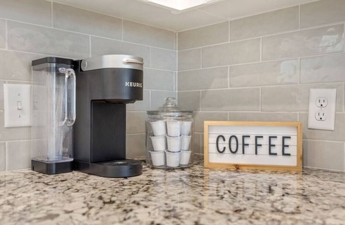 Tyler Apartment | THE ALAMO HOUSE King size bed Fast internet!