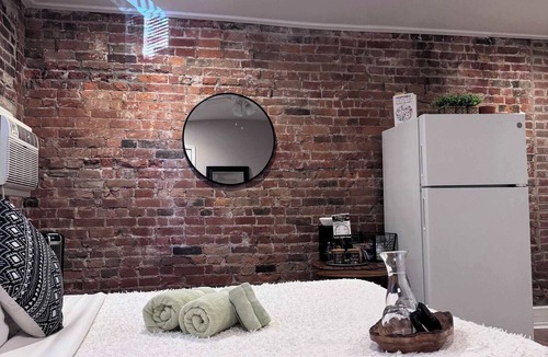 Short North Apartment | The Alcove by Jungle House Downtown & Short North - Walk to High Street - Near Convention Center, OSU & Nationwide Arena Private Parking 5,800 Reviews