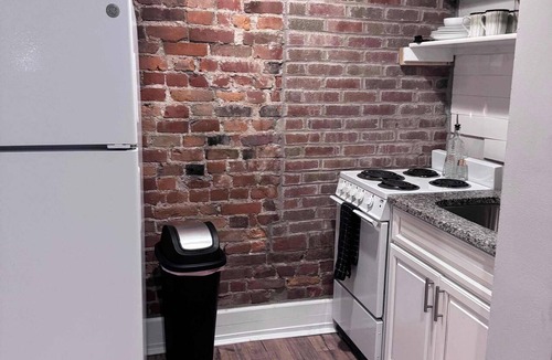 Short North Apartment | The Alcove by Jungle House Downtown & Short North - Walk to High Street - Near Convention Center, OSU & Nationwide Arena Private Parking 5,800 Reviews