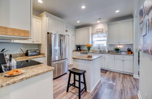 East Ocean View House | The Anchor ⭐️ 4BR Beach House w Balcony & King Bed
