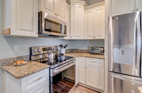 East Ocean View House | The Anchor ⭐️ 4BR Beach House w Balcony & King Bed