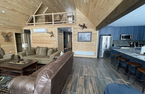 North Penobscot Cabin | The BearsDen Lodge Mt Katahdin View/Lakefront