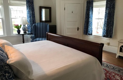 Camden Bed & Breakfast | The Belmont Inn
