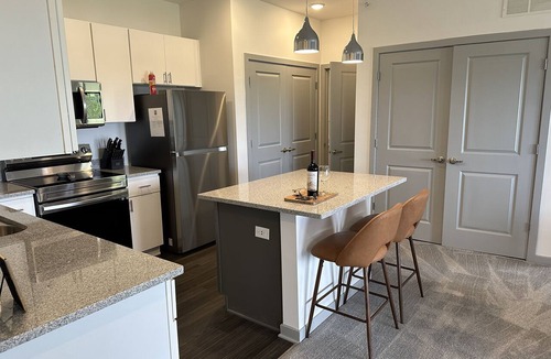 Tuttle West Apartment | The C-Suite | 1BR + office near Bridge Park