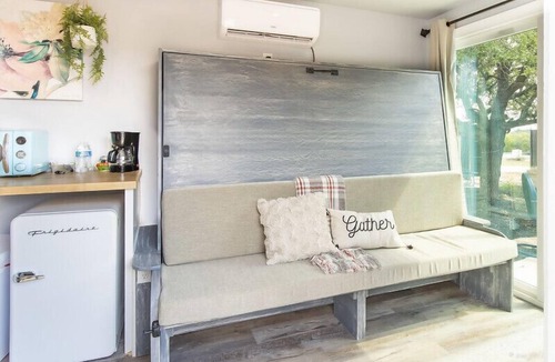 Johnson City House | The Container Retreat @ 290 Wine Trail #4