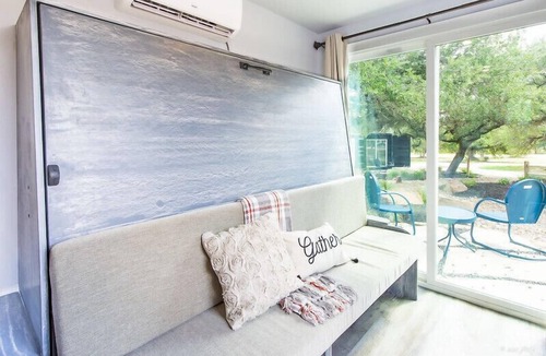 Johnson City House | The Container Retreat @ 290 Wine Trail #4