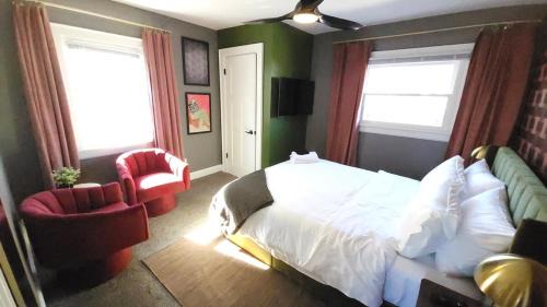 Weinland Park House | The Funky Fun Haus - Pickleball, Hot Tub, Arcade