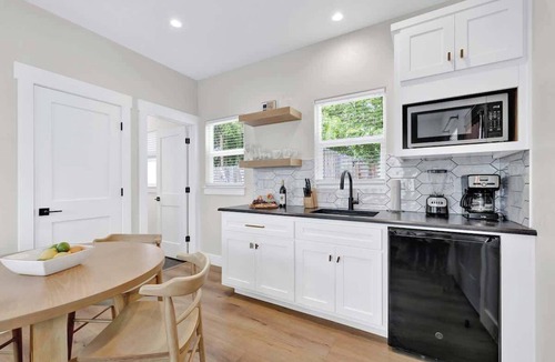 Fredericksburg Cottage | The Grove-c With Hot Tub - Walk to Main Street