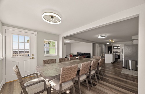 Dickinson House | The Happy Beach House