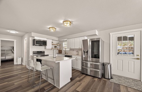 Dickinson House | The Happy Beach House