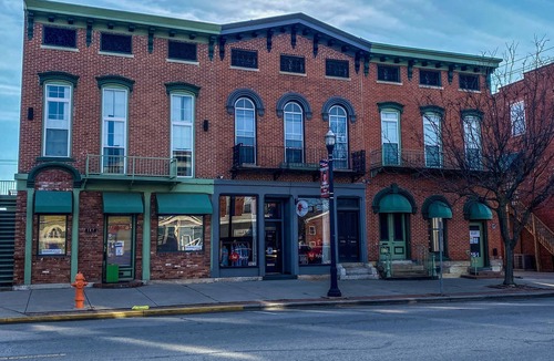 Circleville Apartment | The Happy Place, a charming 2-bedroom apartment in Uptown Circleville
