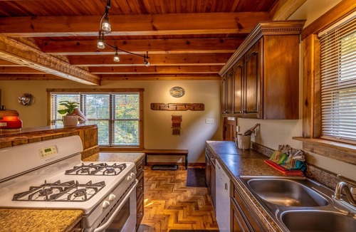 Edray House | The Hideout near Snowshoe Resort