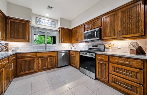 Fredericksburg House | The Live Oak Haus (Sleeps 19) - 6 Bed | 6 Bath | Pool + Hot Tub + Fire Pit
