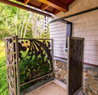Friendship House | The Lodge at Seaside in Friendship