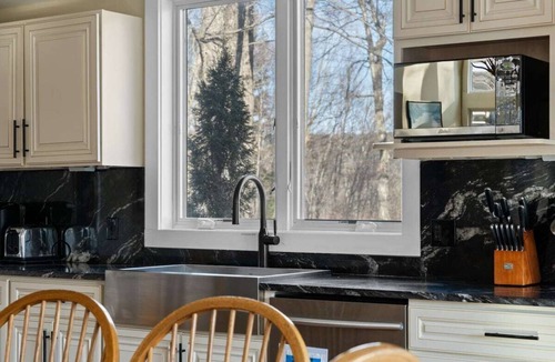 Killington House | The Navillus House: Hot Tub, Ski On/Ski Off, A/C. Discounted Ski Rentals.