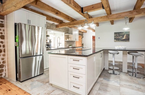 North Grenville House | The Pines Woodland Retreat with Pool and Outdoor Pavilion