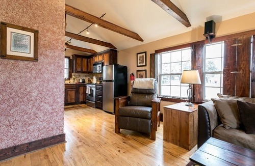 Fredericksburg Cabin | The Shed | Luxurious Country Accommodation