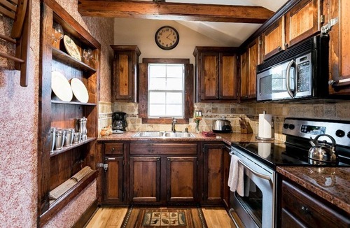 Fredericksburg Cabin | The Shed | Luxurious Country Accommodation