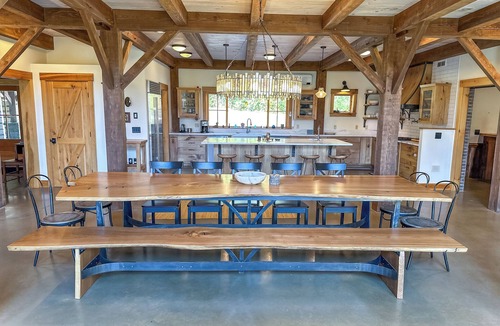 Warren House | The Vines - 6000 sq. ft. Luxury Estate with Hot Tub & Mountain Views