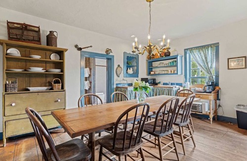 Fredericksburg Cabin | The Von Heinrich | Historic Home | Built in 1787