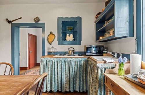 Fredericksburg Cabin | The Von Heinrich | Historic Home | Built in 1787