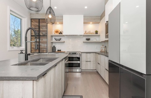 Kemptville House | The Wabi Sabi: 5-bedrooms luxury golf course home