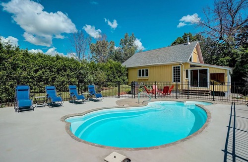 Papineau Regional County Municipality Cottage | The Westbello - Premium Waterfront Vacation Home with Inground Pool and Hot tub