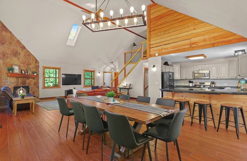 Logan Cabin | The Woodlands at Hocking Hills-Woodland Lodge