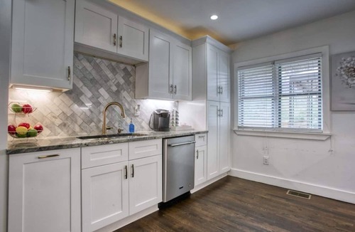 North Buckhead House | This house is a 8 bedroom(s), 7.5 bathrooms, located in Atlanta, GA.