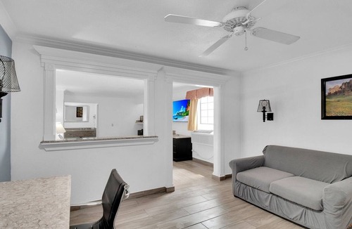 Three Rivers Apartment | Three Rivers TX|2 King Bed