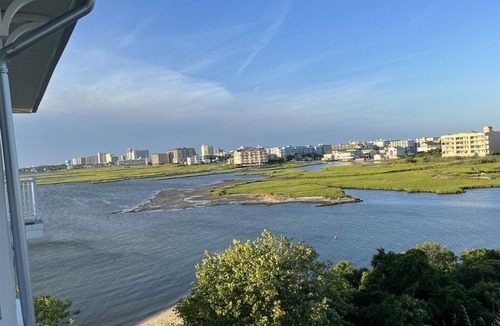 Sunset Island Condo | Top Floor w/water views, Free Linens & Towels! 2 POOLS, Beach Chairs/Beach Cart!