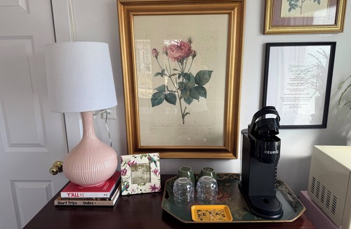 Weatherford Cottage | Top of the Hill-Cozy 1 bed/1 bath cottage, less than one mile to downtown.