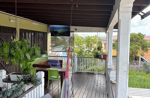 Runaway Bay Apartment | Touch Therapies Guest House & Day Spa